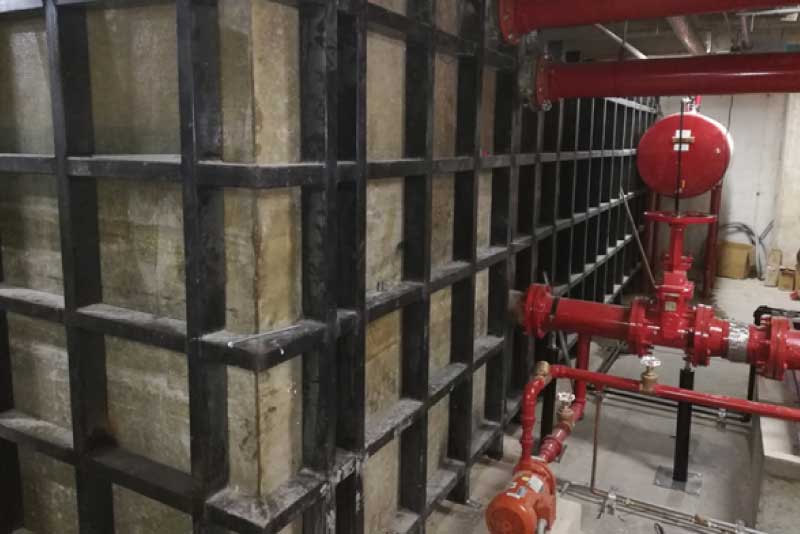 Fabricación de tanque en PRFV con estructura en perfil hierro.